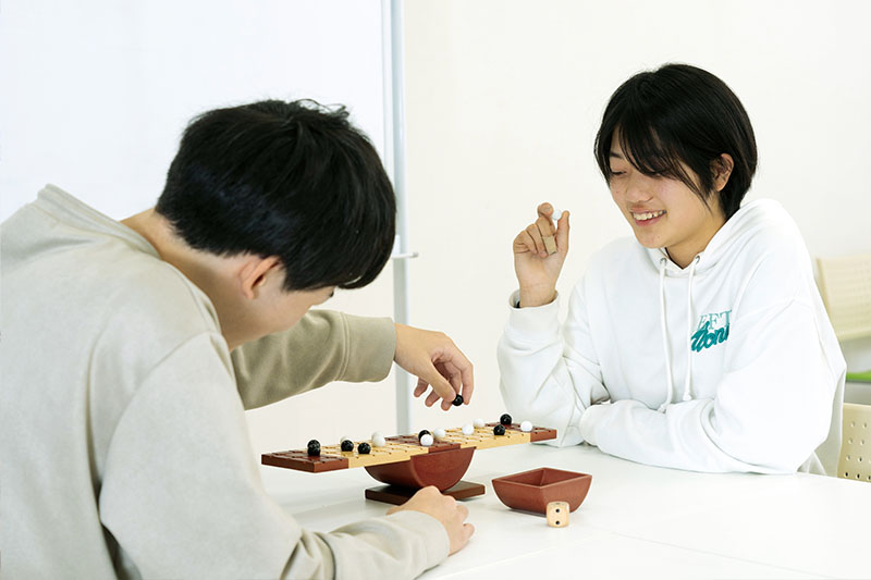 昼休みの「ゲーム大会」&「推し活」で友達をつくろう!